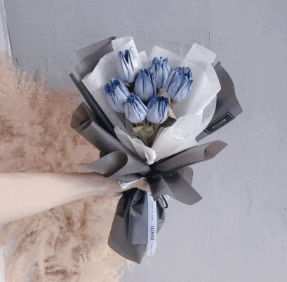 藍色鬱金香花束